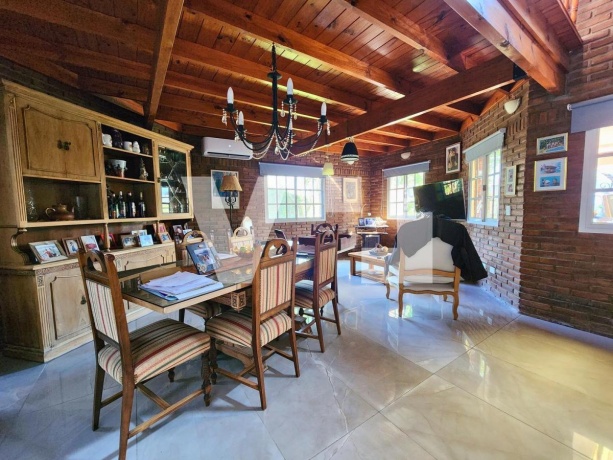 500 Avda. Benavidez, Los Olmos, 1648, 3 Habitaciones Habitaciones, ,Casa,En Venta,Avda. Benavidez,1499